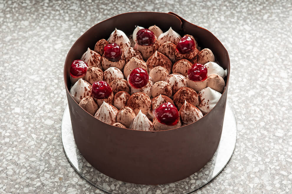 «Cherry in chocolate» Cake