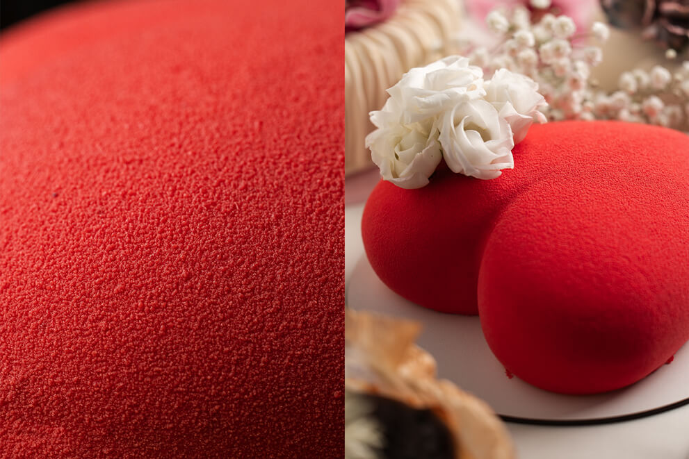 Червоний торт-серце “Полуниця-Чіа” з квітами