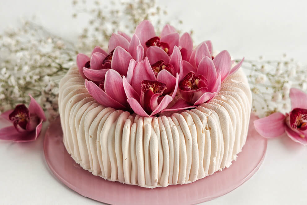 Мусовий торт “Яблуко-кардамон” з квітами